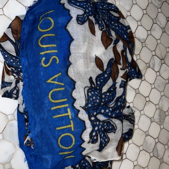 Louis Vuitton Silk Cashmere Cobalt Blue Sarong - Picture 9 of 14